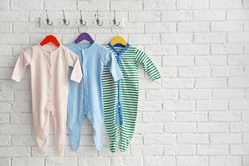 赤ちゃん用カバーオールってどんな服 選び方や着せ方を紹介 子育て オリーブオイルをひとまわし 赤ちゃん用カバーオールってどんな服 選び方や着せ方を紹介 子育て オリーブオイルをひとまわし