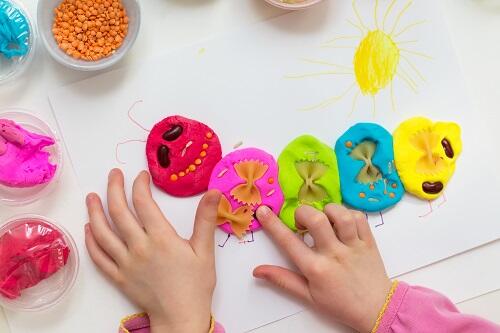 粘土遊びは子どもの成長にいい影響が 遊び方やおすすめ道具も紹介 子育て オリーブオイルをひとまわし