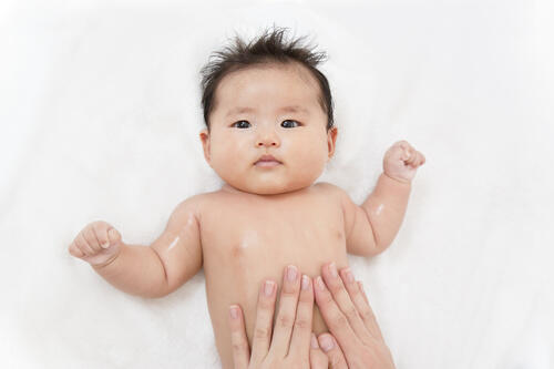 赤ちゃんの保湿ケアの必要性と方法を解説！おすすめアイテムも紹介