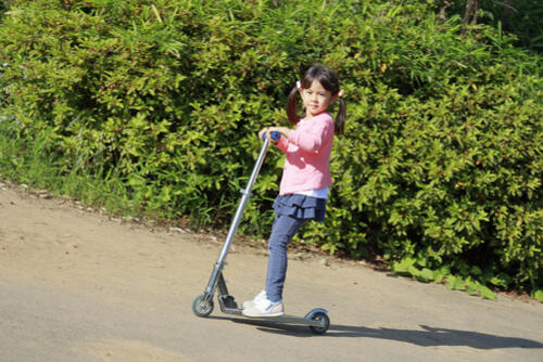 カッコいいキックボードを子どもに選ぼう おすすめと安全対策も解説 子育て オリーブオイルをひとまわし