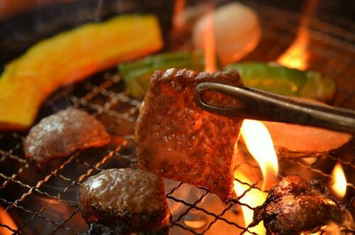 キャンプ飯といえば肉料理 安全に美味しく食べる方法や後片付け 趣味 オリーブオイルをひとまわし