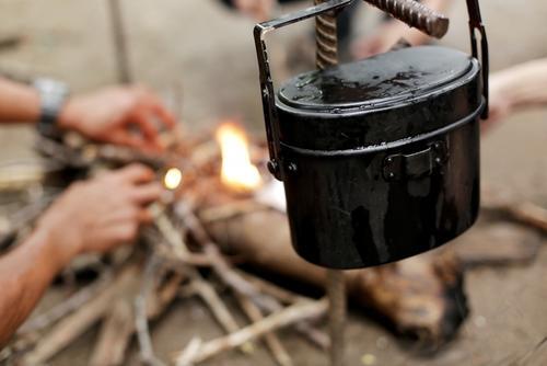 キャンプでお馴染み！飯盒炊爨の「飯盒」の由来とは？