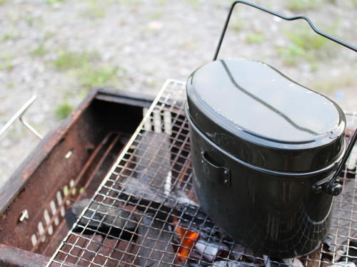 炭火を使った米の炊き方は キャンプ飯を存分に楽しもう 趣味 オリーブオイルをひとまわし