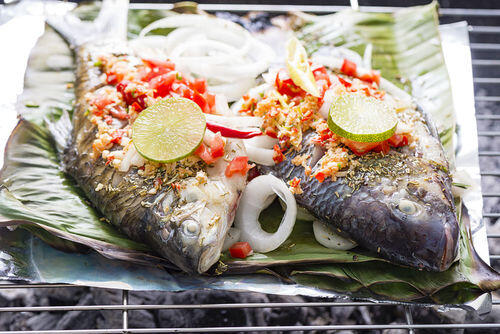 キャンプ飯は魚を丸ごと食べよう 注意点とおすすめレシピ 趣味 オリーブオイルをひとまわし