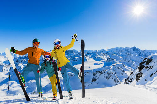スキー用品は何を用意すればいいの？レンタルや中古はお得？