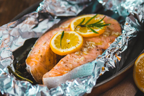 キャンプ飯は魚を丸ごと食べよう 注意点とおすすめレシピ 趣味 オリーブオイルをひとまわし