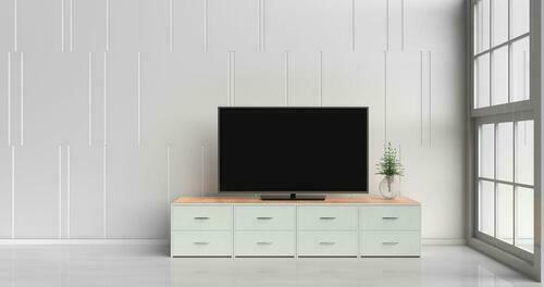 テレビボードとテレビが置かれたシンプルな部屋の写真