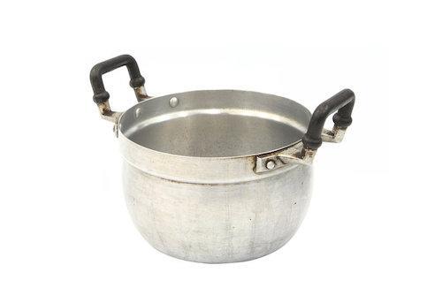 深型のアルミ鍋の写真