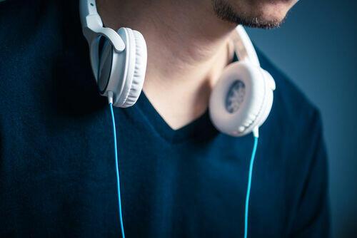 ヘッドホンで耳が痛いのを放置すると難聴に 痛いときの対処方法を紹介 暮らし オリーブオイルをひとまわし