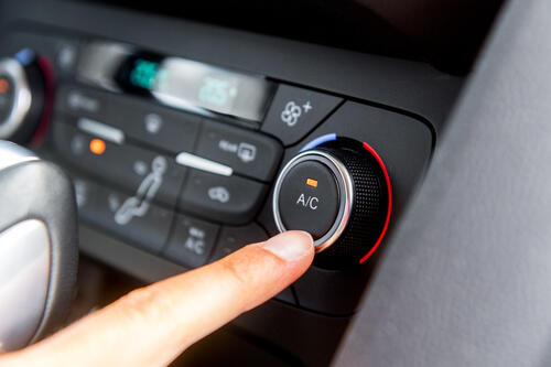 車のエアコンが冷えないときの対処法は エアコンの仕組みも解説 暮らし オリーブオイルをひとまわし