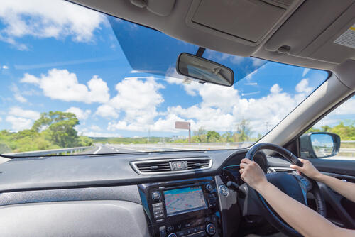 サンダルでの運転に注意 交通法違反を避けるための基礎知識とは 暮らし オリーブオイルをひとまわし