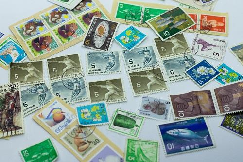 さまざまな切手の写真