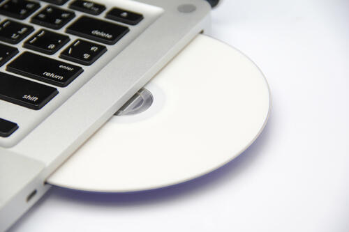 パソコンにcdを入れても読み込まない 考えられる原因や対処法は 暮らし オリーブオイルをひとまわし