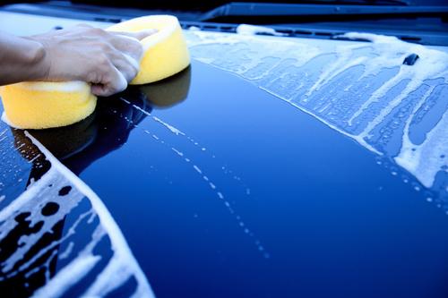 洗車で水垢を取る方法とコツを解説 おすすめ洗車グッズも紹介 暮らし オリーブオイルをひとまわし