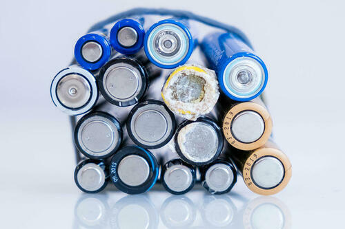 漏れ 電池 液 電池の液漏れを処理する方法: 10