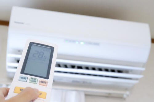 エアコンの設定温度は何度がベスト？目安や節電方法も紹介！