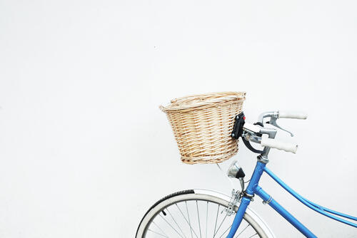 自転車のかごカバーは付けるべき？その効果や選び方、オススメを紹介