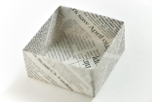 新聞紙の箱が使い捨てのゴミ入れに 簡単にできる3つの作り方を解説 暮らし オリーブオイルをひとまわし