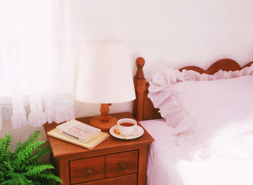 ベッドサイドチェストで寝室を使い勝手のよいオシャレな空間へ！