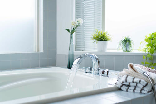 お風呂の水道代は節約できる！安くするコツや残り湯の活用方法も紹介