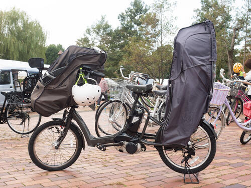 子ども乗せ自転車用の雨カバーはどう選ぶ？おすすめ商品も！