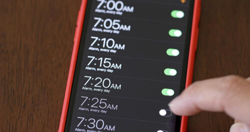 アラームのスヌーズに頼らずに起きるコツ！スヌーズの基本もおさらい
