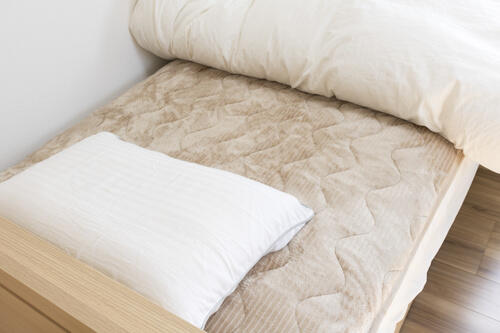 ベッドと布団どっちがいい？布団が使えるベッドの選び方と注意点