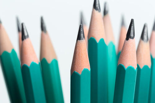 鉛筆の硬さは全部で17種類！記号が表す鉛筆の種類や順番とは？