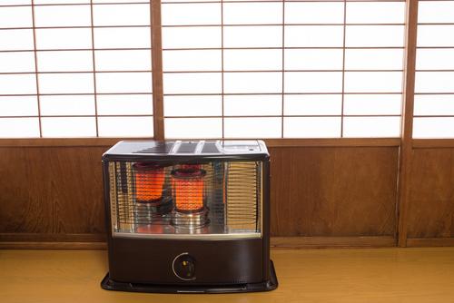 灯油ストーブ の燃費は ファンヒーターとの違いや選び方のコツも 暮らし オリーブオイルをひとまわし 灯油ストーブ の燃費は ファンヒーターとの違いや選び方のコツも 暮らし オリーブオイルをひとまわし