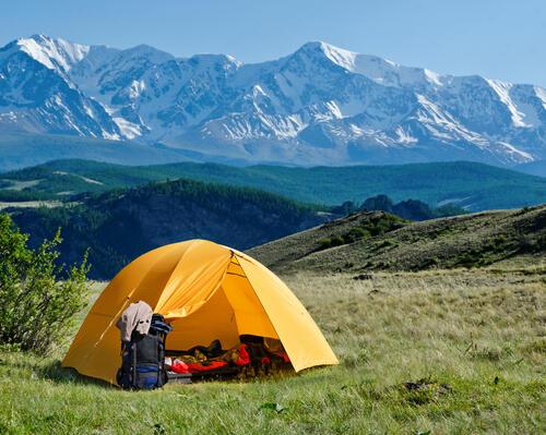 おうちキャンプ用テントはどう選ぶ？種類の違いと手作りする方法とは