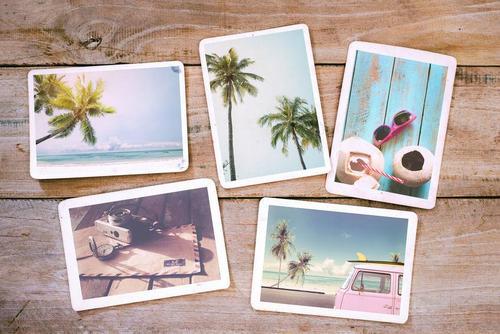 夏のイメージが描かれたポストカードの写真