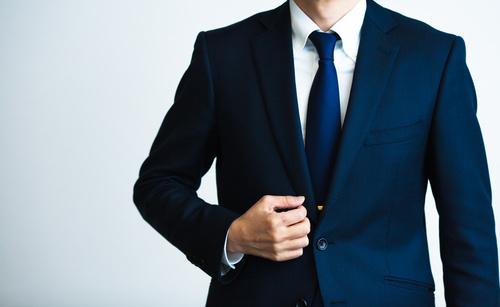 商談する際の服装マナーとは？印象を左右するスーツの着こなしを解説