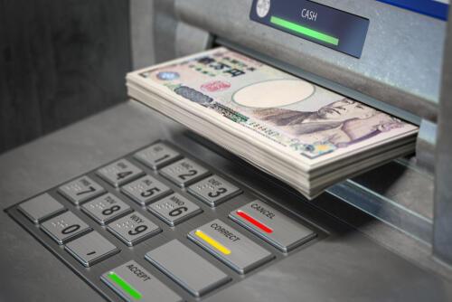 外貨両替機で外貨を邦貨に両替したところのイメージ写真
