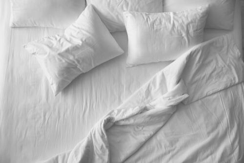 枕を家で洗濯する方法 頻度の目安や干し方 洗えない枕のお手入れも 家事 オリーブオイルをひとまわし