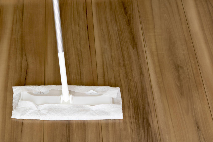 フローリングの掃除方法を解説 掃除頻度や黒ずみ 油汚れまで 家事 オリーブオイルをひとまわし