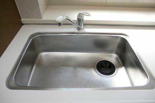 シンクのサビはどう落とす 簡単なやり方と予防策 おすすめアイテムも 家事 オリーブオイルをひとまわし