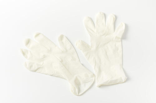 アルカリ電解水が皮膚に触れるのを防ぐために有用なゴム手袋