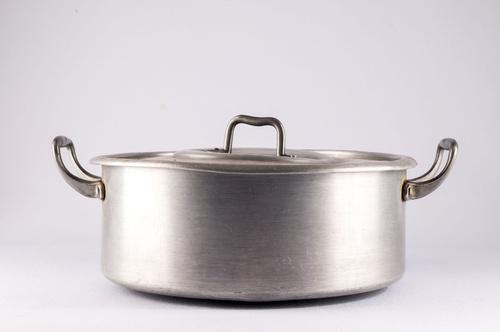 アルミ鍋の焦げを簡単に取る方法とは 予防法を紹介 家事 オリーブオイルをひとまわし