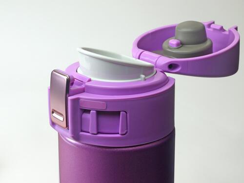紫色の水筒の写真