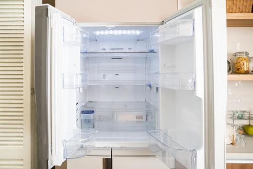 冷蔵庫のドアパッキンは掃除すべき？カビや劣化を防いで清潔に使うには 