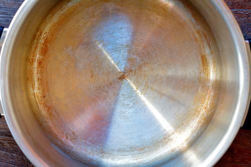重曹水の使用を避けたほうがよいアルミ鍋のイメージ写真
