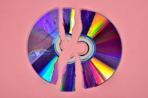 割れたCD