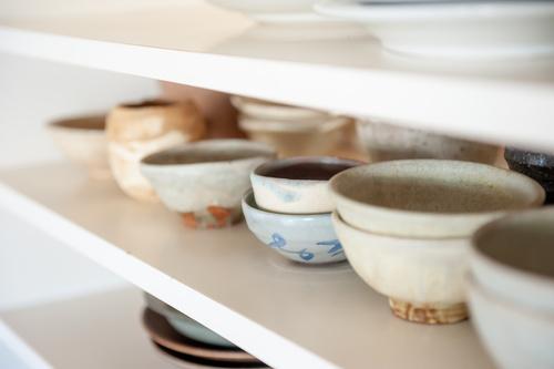 食器棚に収納した茶碗