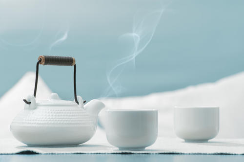 お茶やコーヒーの着色汚れの落とし方。茶渋や着色を防ぐ方法とは？