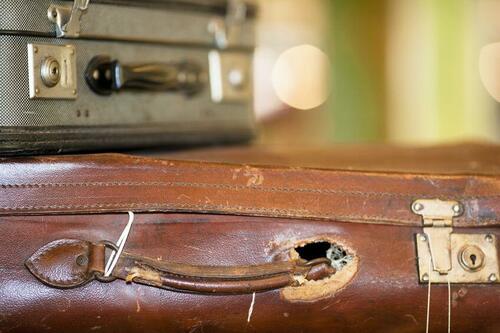 こわれたスーツケースはどう処分する？上手な捨て方を詳しく解説！