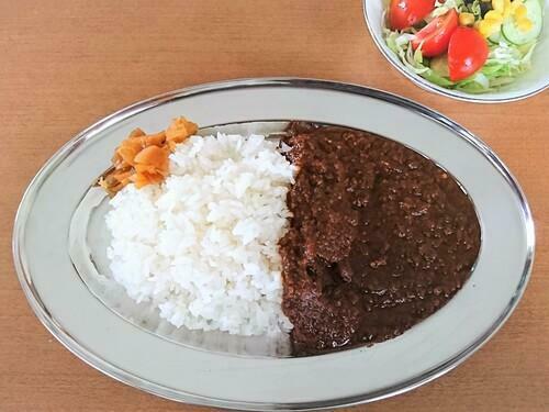 3coinsの食器 ステンレスオーバルプレート でカレーを楽しむ 家事 オリーブオイルをひとまわし