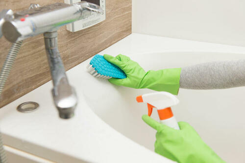 重曹やクエン酸を使った風呂掃除の仕方。水垢と湯垢の違い。