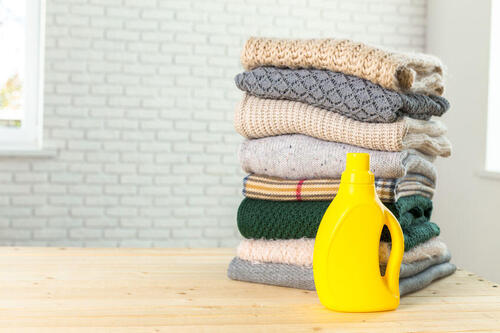 セーターの洗濯におすすめの洗剤とは？縮みや毛玉を防ぐ方法を紹介