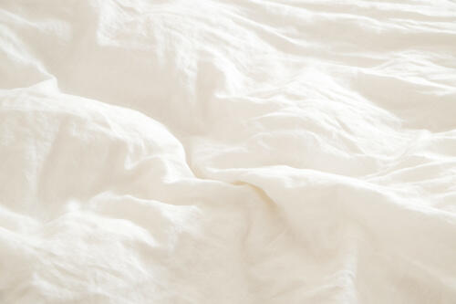 真っ白でキレイな布団の写真
