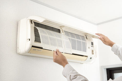 エアコンの掃除は自分でできる？必要な道具や方法と頻度を紹介！